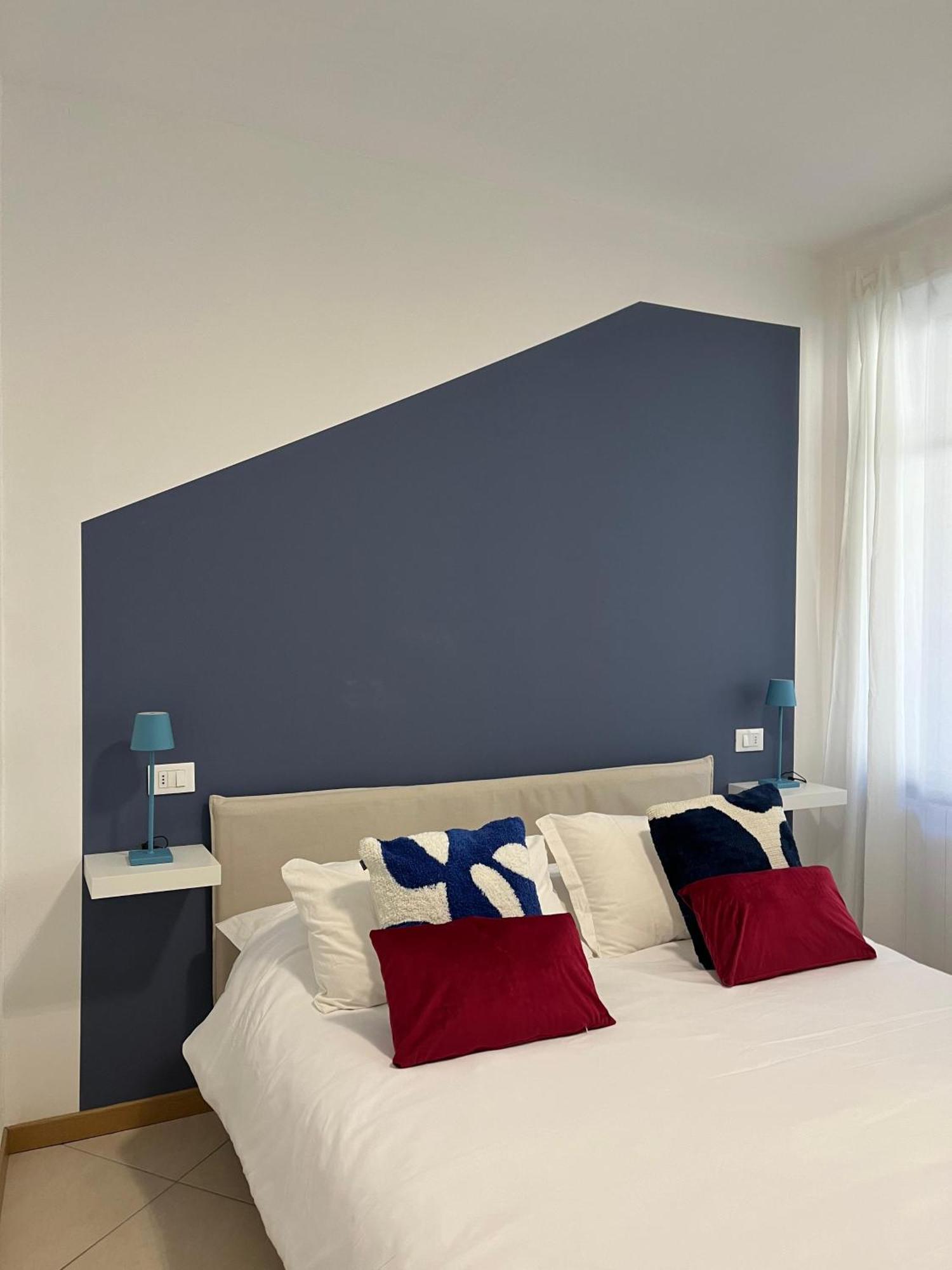 Residenze Blue Lake โอเมญา ภายนอก รูปภาพ